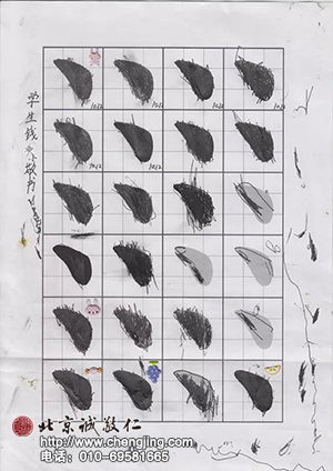 開(kāi)始的描紅，能看到小手很努力嘗試的痕跡，