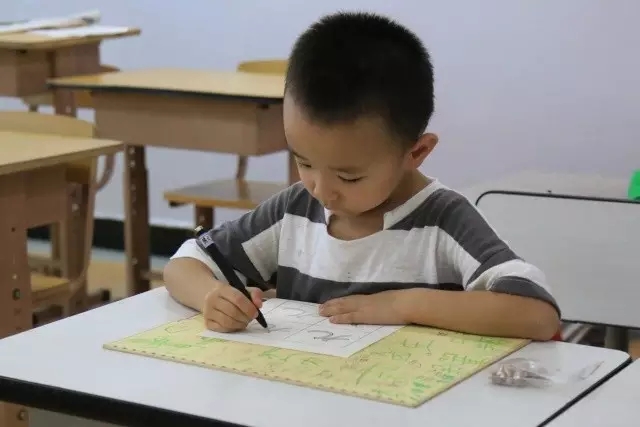 正在進行定心描紅