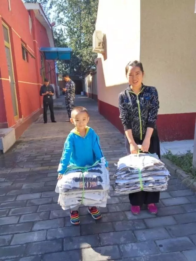 把我們班的廢報紙 整理打包送去回收啦 