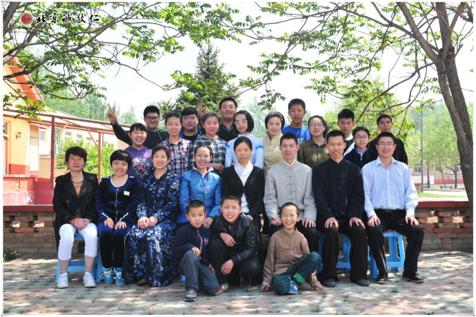 珍惜彼此的緣分，同行路上互助提攜，因為我們是快樂的一家人！