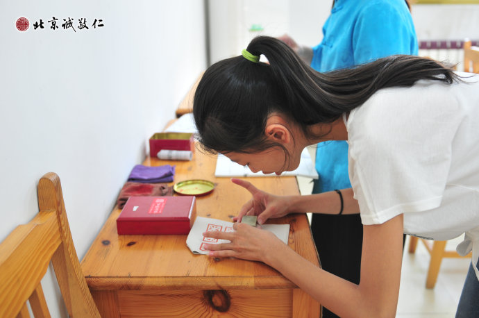 學員學習蓋印章