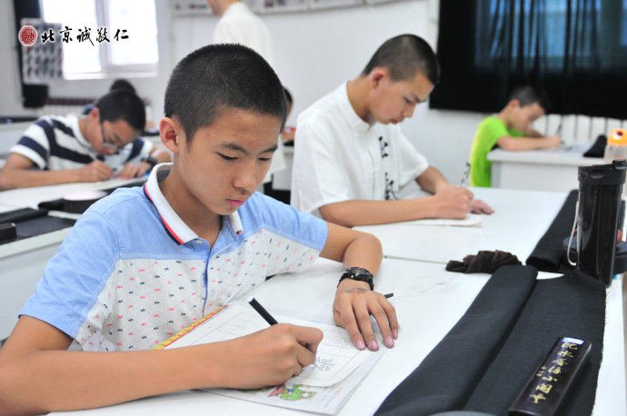 學習軟筆書法前，先通過定心描紅調整一下心態