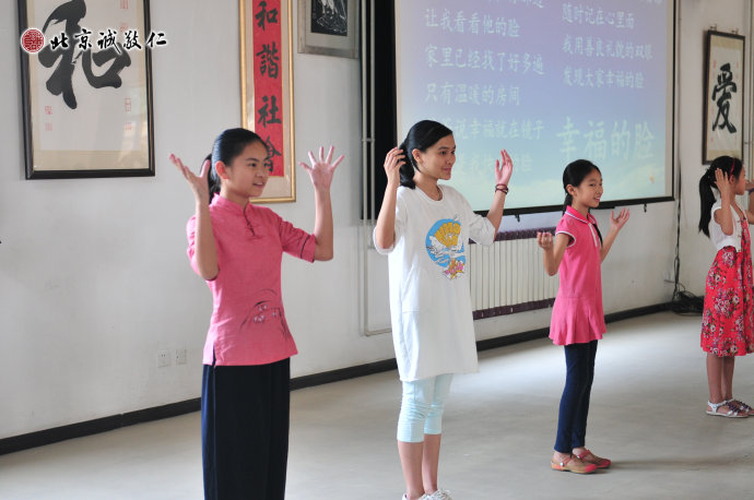 走上舞臺，開啟自信人生