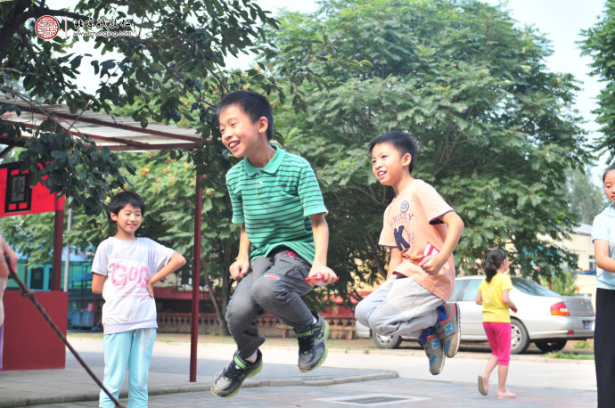 快樂的課間活動，一起跳躍人生的歡歌。