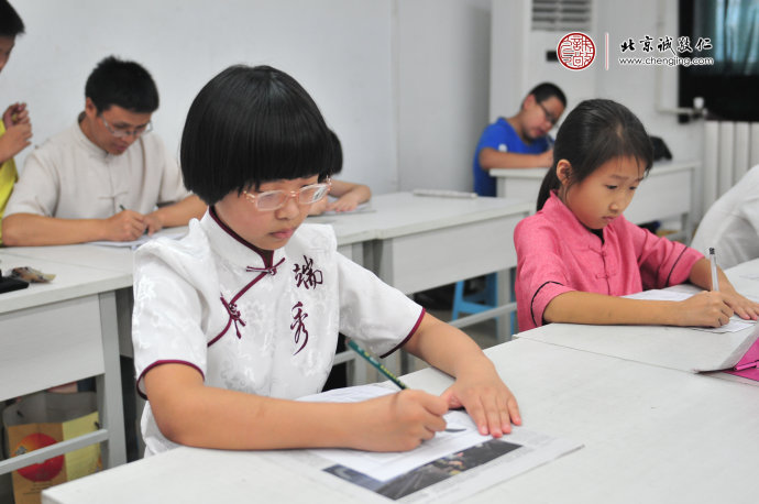 學員練習定心描紅