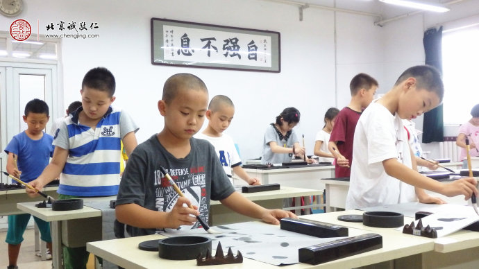 
看動漫品人生，從中華德育故事中體會圣賢的存心，
感悟人生的真諦和獲得幸福人生的智慧泉源。