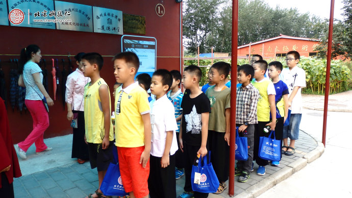 
餐前列隊，培養良好行為習慣