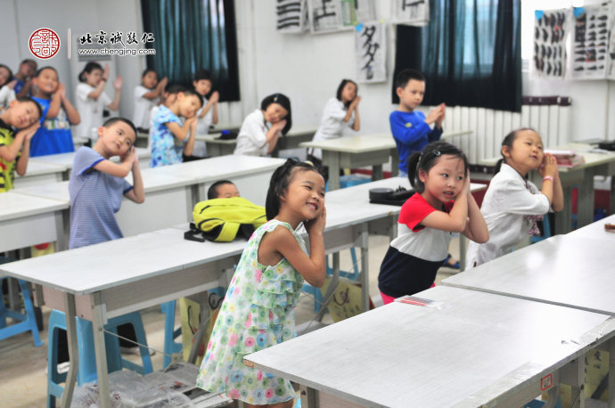 多元德藝少兒班，充滿歡樂的課堂，孩子們在快樂幸福中成長。