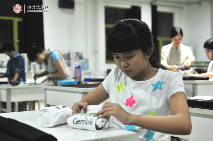 
勇于挑戰，專注認真，疊衣服也要「快狠準」！