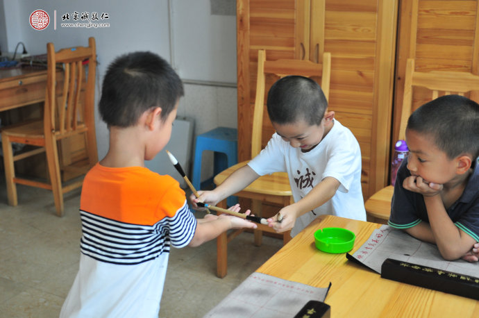 
培養對人的愛敬之心，從恭敬物品做起