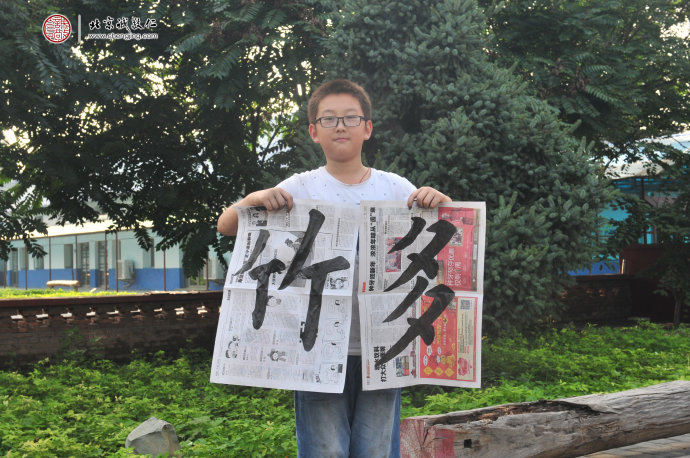 
書法二班學員習練永字八法基本功