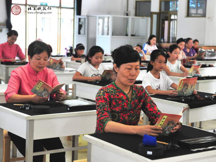 讀誦圣賢經典，在潛移默化中陶冶性情，開闊胸懷。