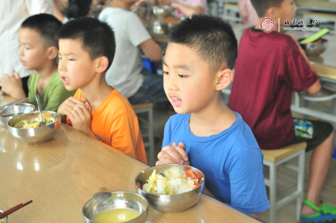 小學員餐前感恩