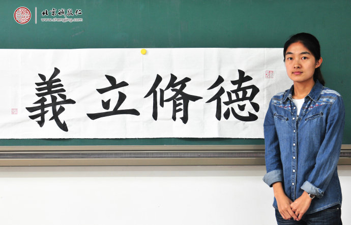 王女士，教師，利用假期學習傳統文化和書法技藝，提升教學能力。