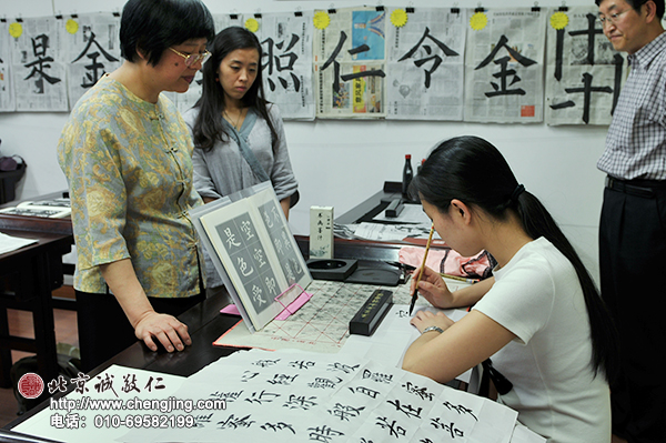 指導趙同學書寫小楷字