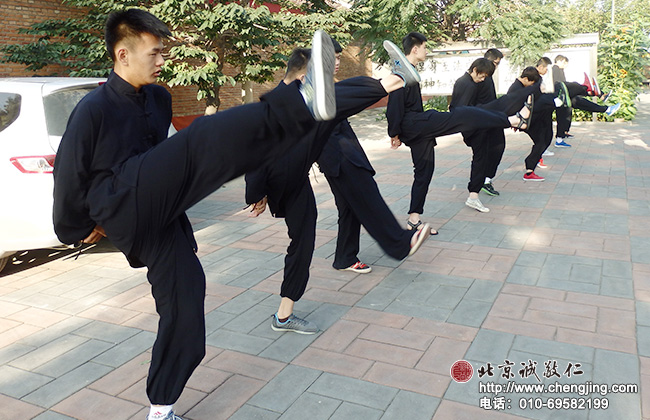 踢腿功夫不錯！