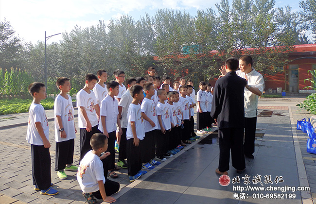 書法二班多是10歲左右的小朋友；晨練時光，修心養(yǎng)生的的太極藝術(shù)吸引了小學員們。