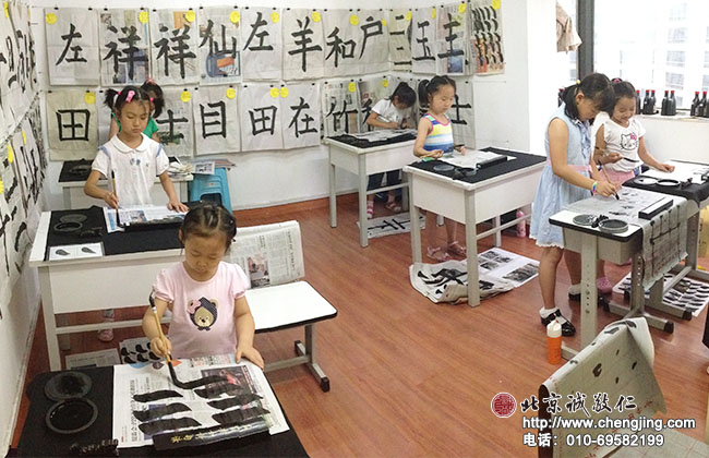 我們小班的小朋友們一樣很認真。