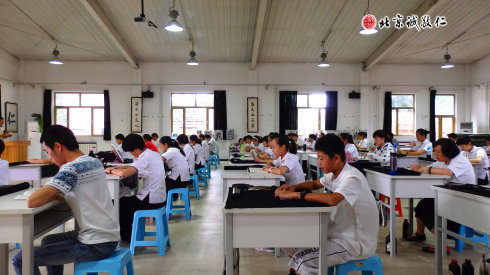 書法一班晨讀課程，大家誦讀《三字經》。