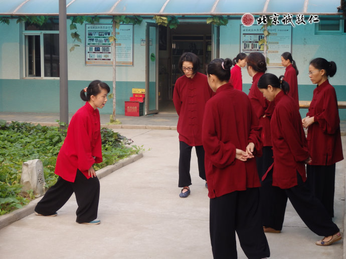 
太極三寶步步禪動作要領。