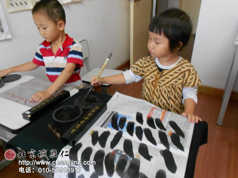 別看我小，可是我已經(jīng)過關(guān)升級(jí)到墨汁了，