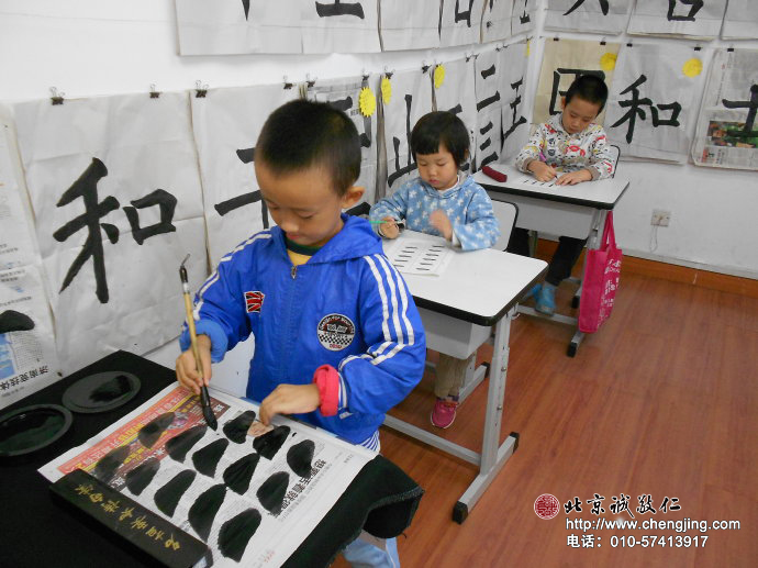 
每次學(xué)習(xí)寫字前，我都先做熱身運(yùn)動(dòng)——復(fù)習(xí)基本功，溫故而知新