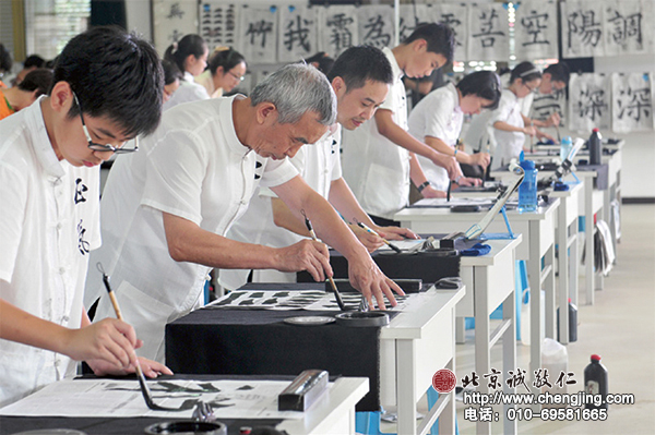 2014年暑期書法班 老少共學(xué)場(chǎng)景