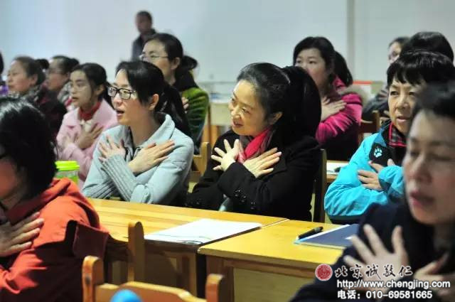 家規(guī)庭訓(xùn)快樂手語 傳遞愛的訊息