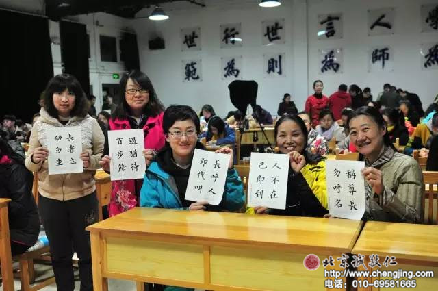 
徐同學(xué)，13歲，來自山西，學(xué)員展示定心描紅作品