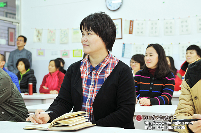 課間不忘放松一下，看看三歲萌娃童音演唱