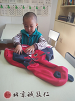 學會自己穿衣、扣扣子，疊衣服