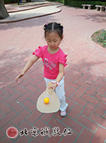 學會自己穿衣、扣扣子，疊衣服