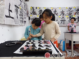 專心書寫，樂在其中。