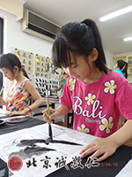 專心書寫，樂在其中。