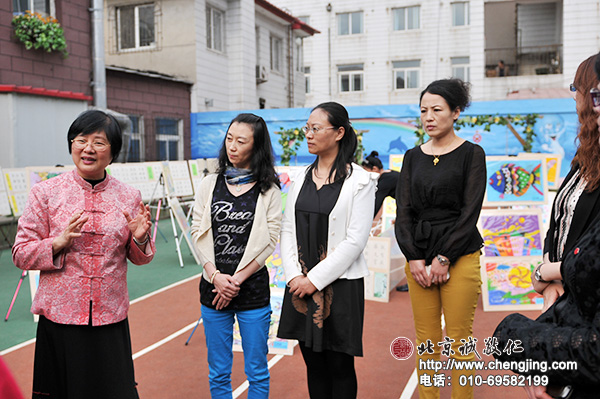 楊淑芬老師在傳授智障孩子的教育經驗