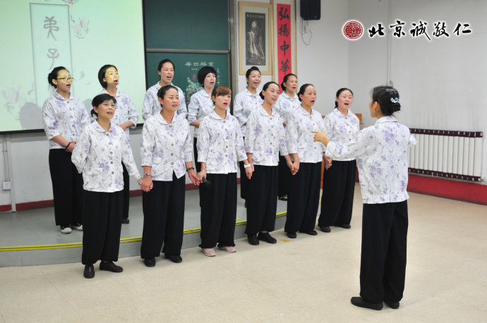 配圖：師資班合唱《弟子規》  