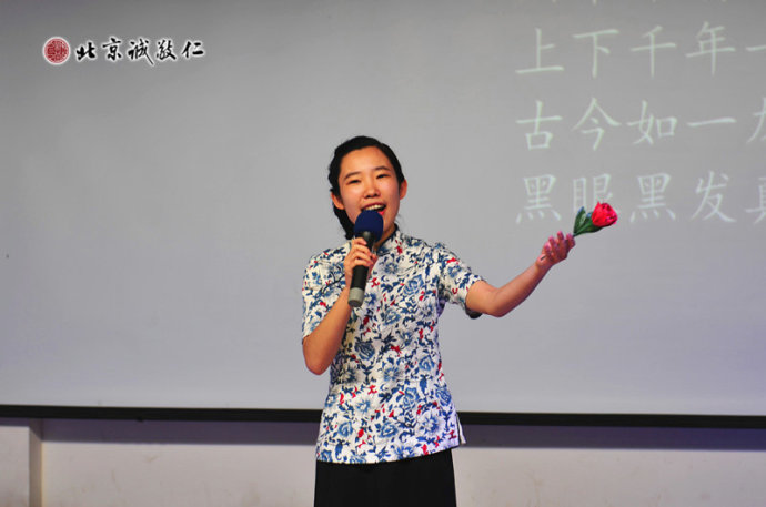 獲獎(jiǎng)員工演唱《龍文》